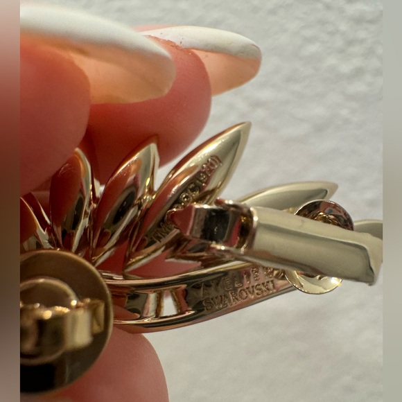 Ateilier Swarovski Wonder Woman earrings clip on/pierced - Picture 11 of 12